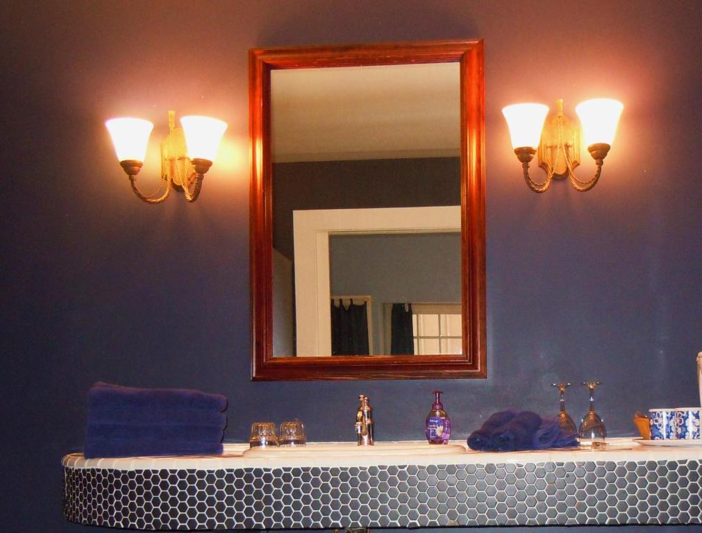 Jacaranda Inn Waimea Room photo