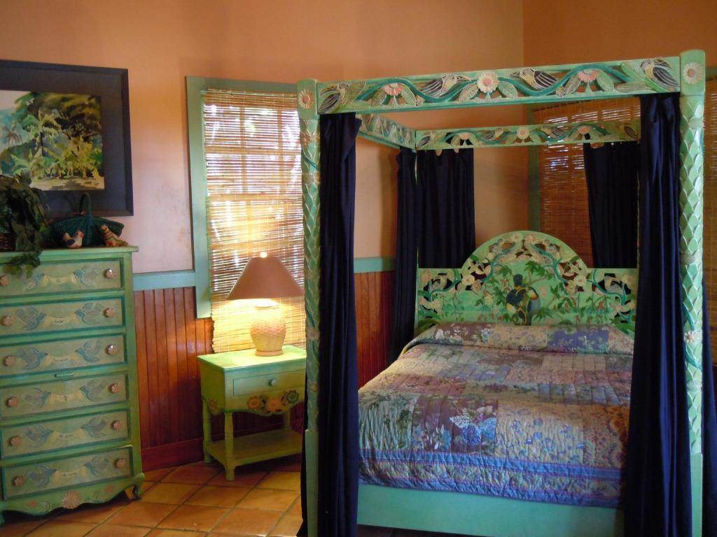 Jacaranda Inn Waimea Room photo
